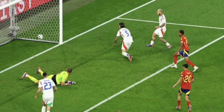 VIDEO/ Gazetari shqiptar bën bujë në mediat italiane, parashikoi autogolin e Calafiorit