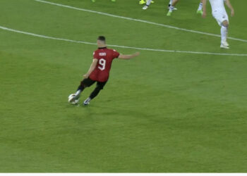 LIVE/ Asani show! Po, po sërish ai, gjithmonë ai! Çfarë perle vjen sërish nga këmbëmagjiku, Shqipëria në delir me golin e dytë