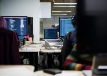 “Do kryej vetëvrasje”/ Zhvatën 4.7 mln € nga qindra italianë përmes mashtrimit, media zbardh telefonatat, ‘viktima’: Kam investuar 31 mijë euro…