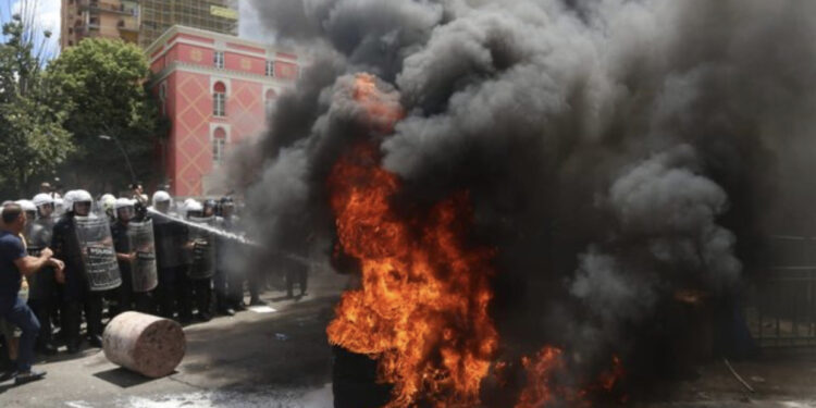 “Të largohet Veliaj”! Policia merr masat për protestën e opozitës