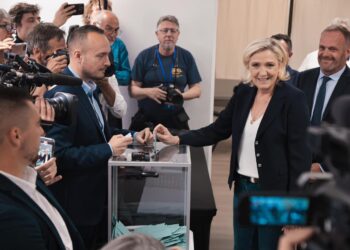 Sondazhet: Partia e Le Pen fiton rundin e parë të zgjedhjeve në Francë