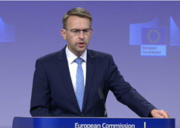 BE i reagon Kurtit: Marrëveshja e dialogut nuk përfshin dërgimin e draftit në Komisionin e Venedikut