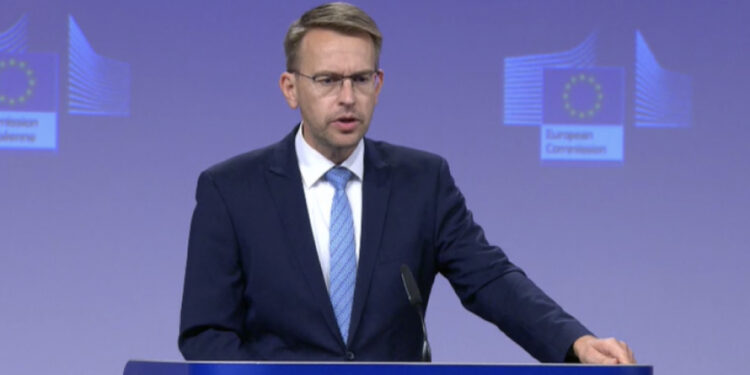 BE i reagon Kurtit: Marrëveshja e dialogut nuk përfshin dërgimin e draftit në Komisionin e Venedikut