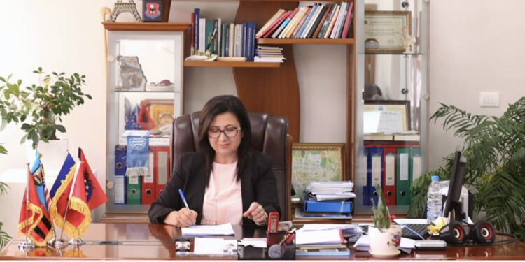 SPAK dërgon për gjykim dosjen e ish-kryebashkiakes së Patosit dhe 6 zyrtarëve të tjerë, akuzohen për abuzim me tenderat