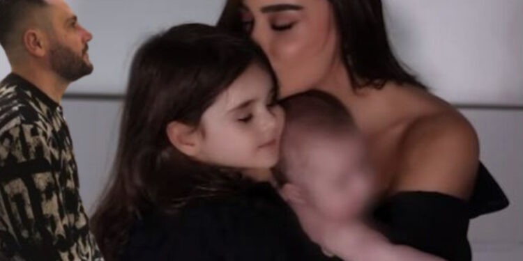 FOTO/ Ndarja e bujshme me Bes Kallakun, Xhensila çudit me postimin e fundit. Aktori asnjë fjalë për të birin