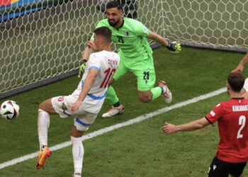 Barazohen shifrat, Schick shënon gol ndaj Gjeorgjisë