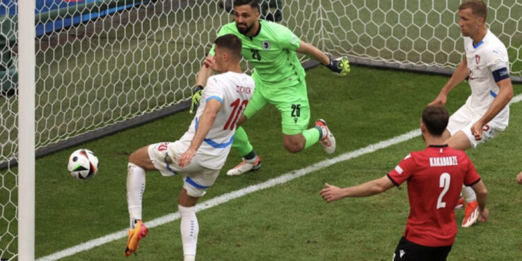 Barazohen shifrat, Schick shënon gol ndaj Gjeorgjisë