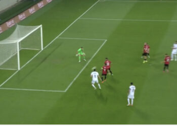 LIVE/ Hysaj i “fal” topin kundërshtarit, Shqipëria shpëton për “një fije”