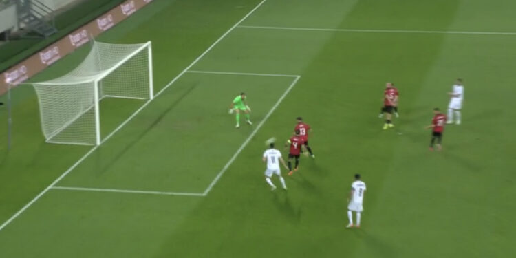 LIVE/ Hysaj i “fal” topin kundërshtarit, Shqipëria shpëton për “një fije”