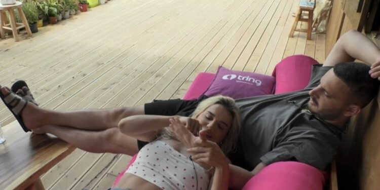 Baby G hidhet në krahët e Dijonisit, ja çfarë po ndodh mes dyshes