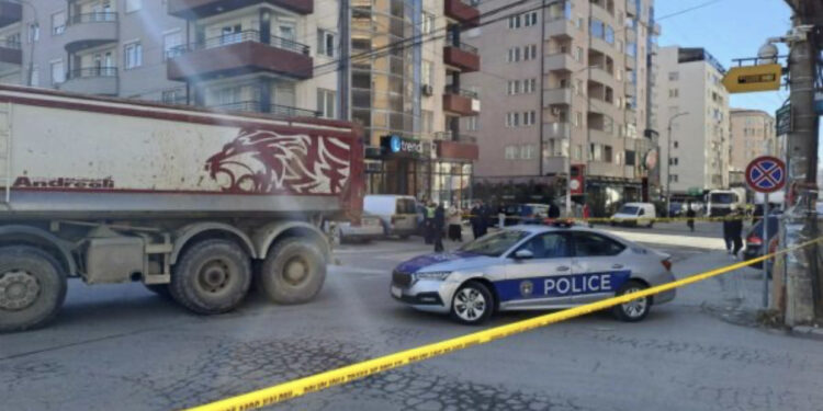 Dy të vdekur në aksidente në fundjavë