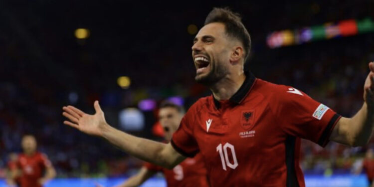 VIDEO/ Goli i shpejtë i Nedim Bajramit “fikson” Europën, komentatori grek nuk përmbahet