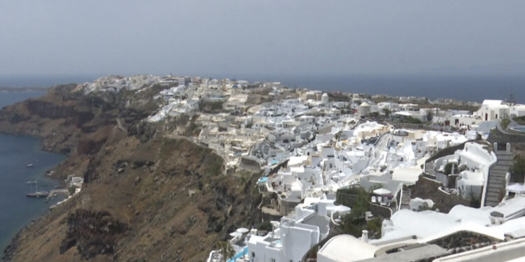 Turizmi po dëmton Greqinë! Avokati i Popullit grek: Duhen ndaluar ndërtimet e shfrenuara për të mbrojtur natyrën