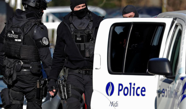 Operacion ndërkombëtar kundër organizatës kriminale shqiptare/ Sekuestrohen 100 kg drogë, 17 persona vihen në pranga