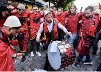 Media angleze bënë klasifikimin për tifozerinë në ‘Euro 24’: Ja ku renditet tifozëria shqiptare