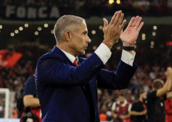 “Eja dhe ulu të hash me mua”! Silvinjo për “The Guardian” tregon leksionin që i dha lojtarit të Shqipërisë: Nuk jemi fëmijë