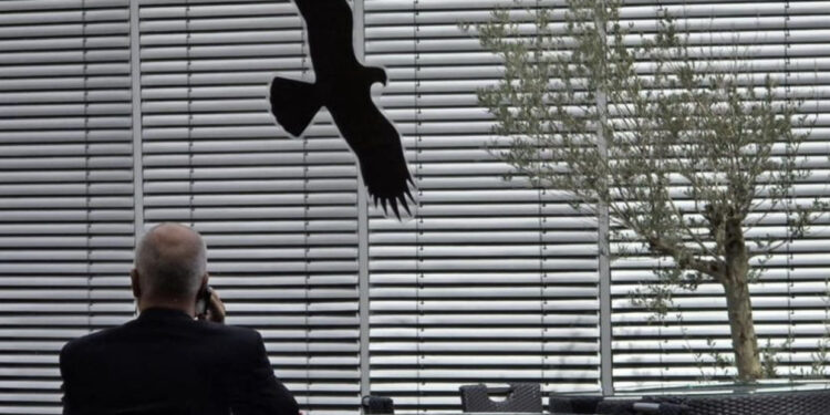 Rama i jep zemër kombëtares: Spanja? Topi është i rrumbullakët