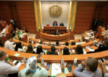 Mbledhja e Këshillit Bashkiak plot debate, socialistët miratuan buxhetin pa opozitën