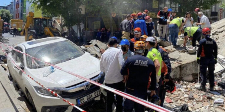 Shembet ndërtesa në Stamboll, një i vdekur dhe 8 të plagosur