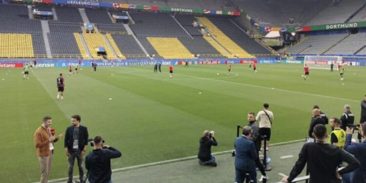 Në Itali i tremben “murit kuqezi” të “Signal Iduna Park”, ja çfarë shkruajnë mediat