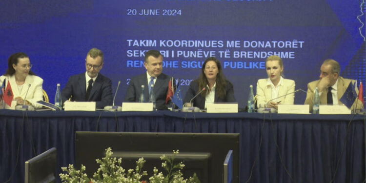 SHBA: Zyrtarë të korruptuar po shkojnë në burg dhe po humbin pasuritë