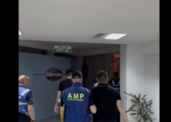 Nga 50 deri në 500 euro për udhëtarët problematikë, ja momenti kur AMP arreston punonjësit e Rinasit