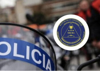 Hapi doganën duke mbushur xhepat, arrestohet polici i Rinasit