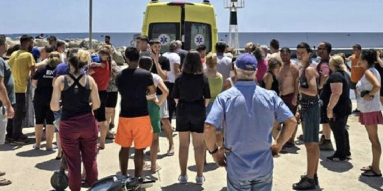 Iku fshehurazi nënës të lahej në det, por u mbyt! Mblidhen 6000 euro për 7-vjeçarin shqiptar, prindërit duan ta varrosin në atdhe