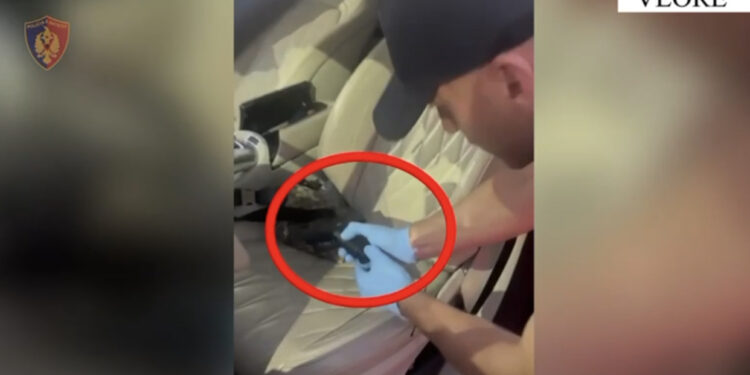 Lëvizte i armatosur në mes të qytetit, arrestohet 45-vjeçari në Vlorë! Pistoletën dhe municionin luftarak i kishte fshehur…