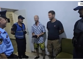 Vodhi para dhe sende me vlerë nga turistët gjermanë, në pranga 18-vjeçari