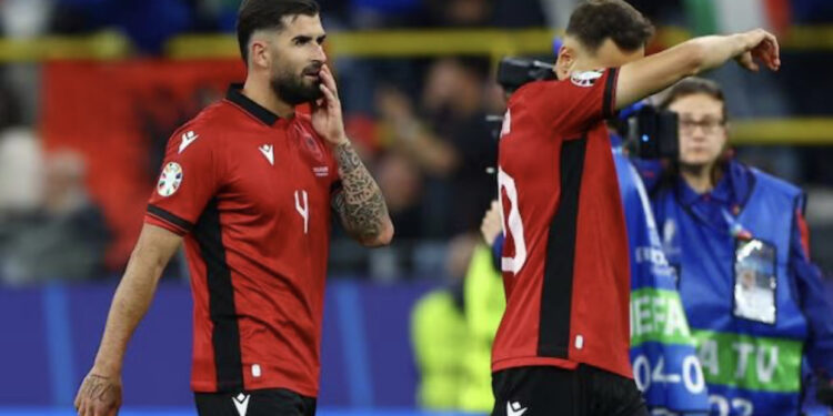 Tifozët i vënë fajin te goli i Barellas, Hysaj detyrohet të mbyllë rrjetet sociale