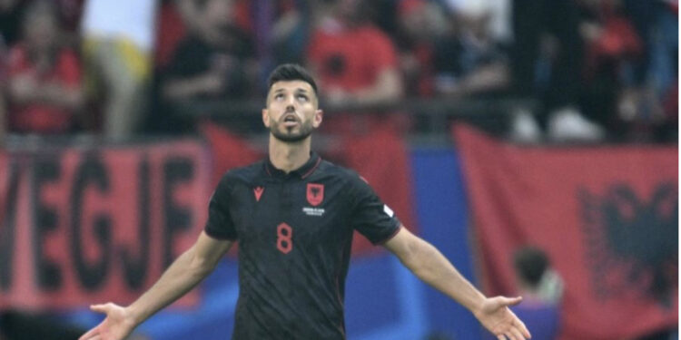 Protagonisti absolut i Kroaci-Shqipëri, Klaus Gjasula hyn në historinë e futbollit botëror