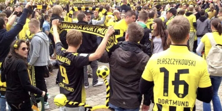 VIDEO/ Tifozët e Dortmundit ‘pushtojnë’ Londrën para finales me Realin