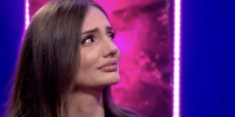 Ana Lika flet mes lotësh për humbjen e nënës