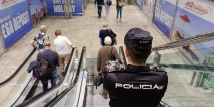 Arrestohet pasagjeri shqiptar, po përpiqej të kalonte në Irlandë me pasaportë italiane