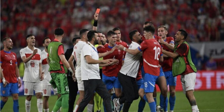 Nuk kishte ndodhur kurrë më parë, sfida Çeki – Turqi hyn në historinë e futbollit