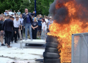 Protesta e dytë brenda javës, policia: Po na rrezikoni jetën me molotov