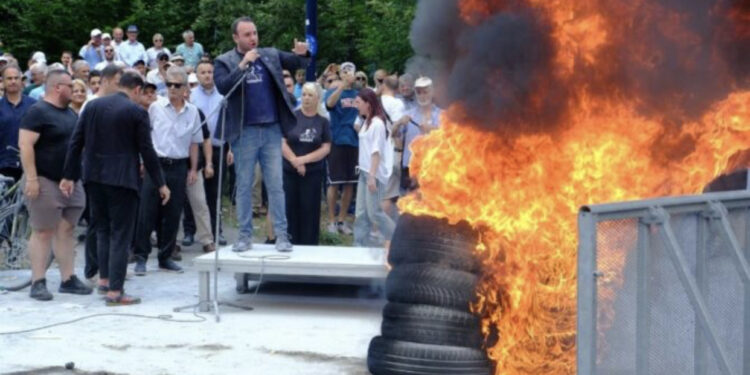 Protesta e dytë brenda javës, policia: Po na rrezikoni jetën me molotov