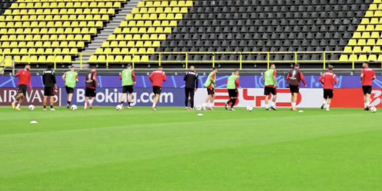 Italianët: Tifozët e Shqipërisë ngrenë “murin e kuq” në Dortmund