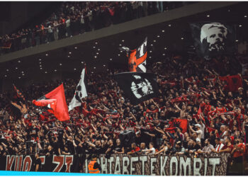 Paralajmërohet stuhi e fuqishme, Tifozat Kuq e Zi detyrohen të ndryshojnë planet e grumbullimit