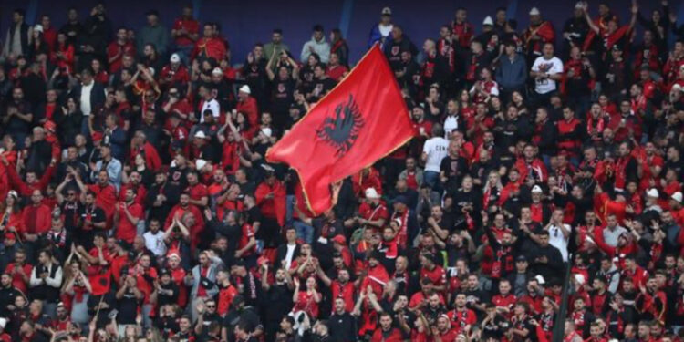 Gazetari gjerman ka mbetur pa fjalë: S’kam përjetuar kurrë një brohorimë si ajo e shqiptarëve