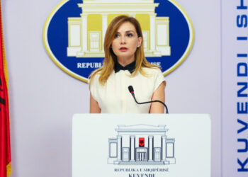 Beteja në Kushtetuese/ Tabaku flet në emër të vulës: PD krah profesioneve të lira