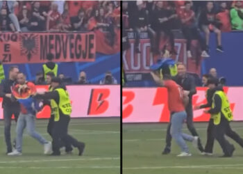 Nuk u kap në kamera, shikoni momentin kur një tjetër tifoz shqiptar futet në fushë gjatë ndeshjes me Kroacinë