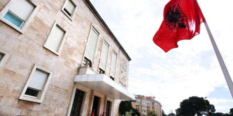 Qeveria miraton 300 kuota për kredi të reja