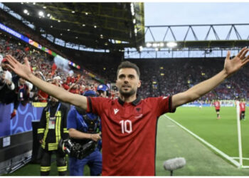 Goli rekord, fanella e Nedim Bajramit shitet 5792 Euro