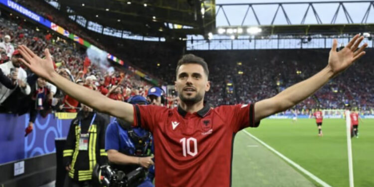 Goli rekord, fanella e Nedim Bajramit shitet 5792 Euro