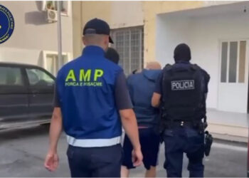 Pezullohet nga detyra polici në Komisariatin 4 në Tiranë, ja për çfarë akuzohet