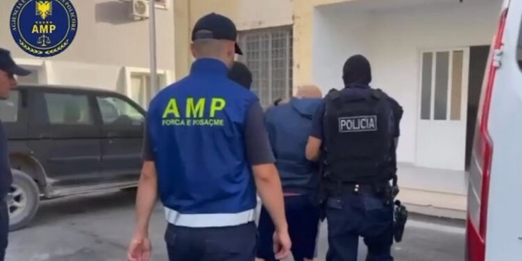 Pezullohet nga detyra polici në Komisariatin 4 në Tiranë, ja për çfarë akuzohet