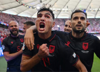 ‘New York Times’: Shqipëria po i bën rivalët të djersijnë në Grupin e Vdekjes