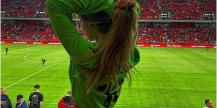 VIDEO/ Si një shqiptare e vërtetë! Lot dhe gëzim, ja festa e vajzës së Sylvinhos për kombëtaren kuqezi